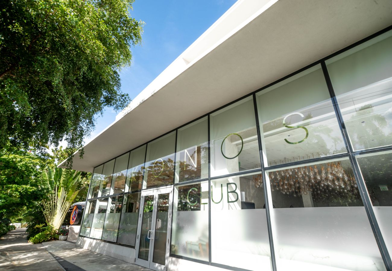 Apartment in Seven Mile Beach - #18 Villa Gypsy Soul at The Grove