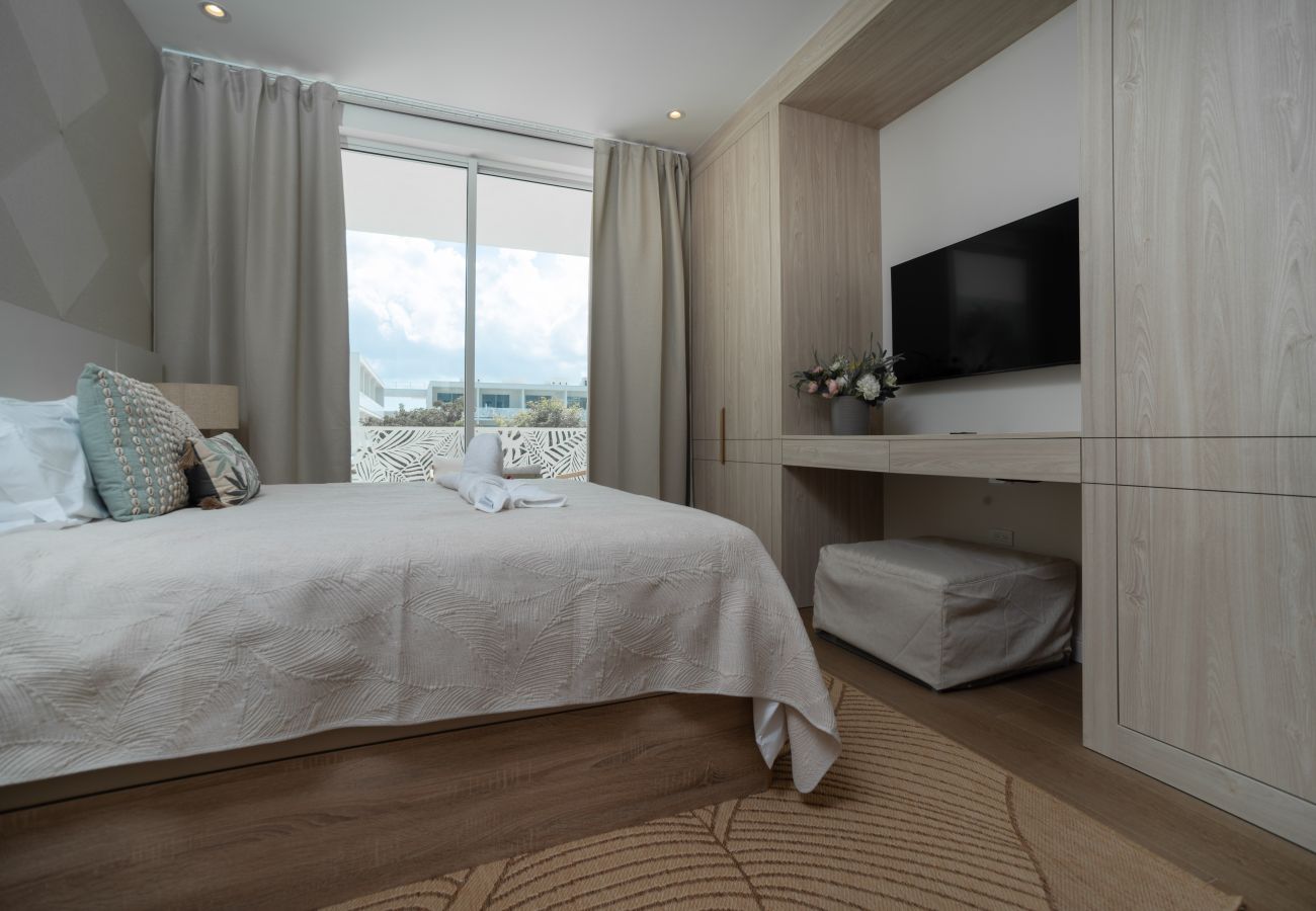 Apartment in Seven Mile Beach - #15 Villa Breeze at The Grove Too