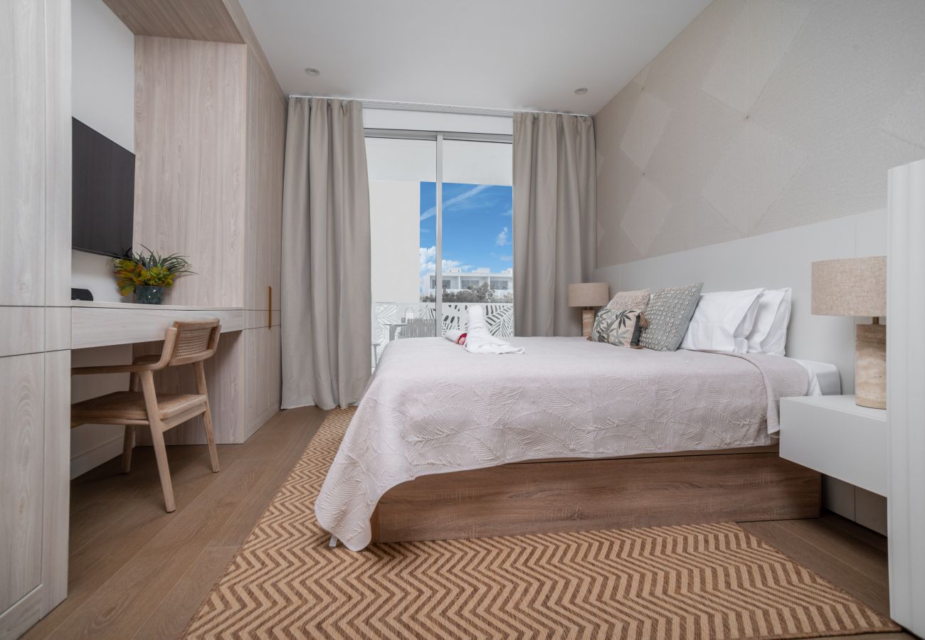 Apartment in Seven Mile Beach - #15 Villa Breeze at The Grove Too