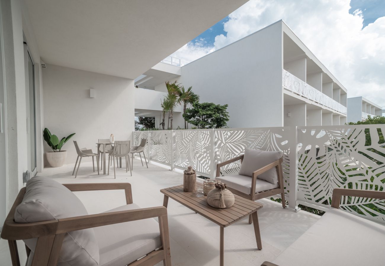 Apartment in Seven Mile Beach - #15 Villa Breeze at The Grove Too