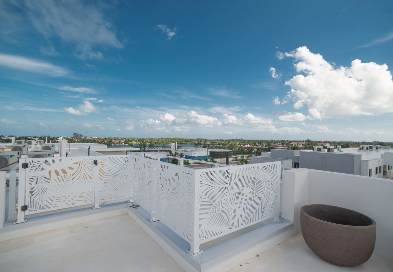 Apartment in Seven Mile Beach - #15 Villa Breeze at The Grove Too