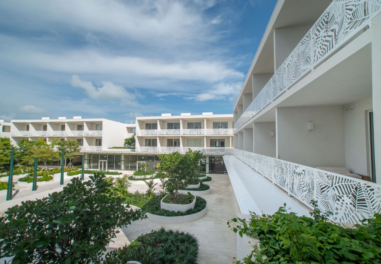 Apartment in Seven Mile Beach - #40 Villa Solace at The Grove Too