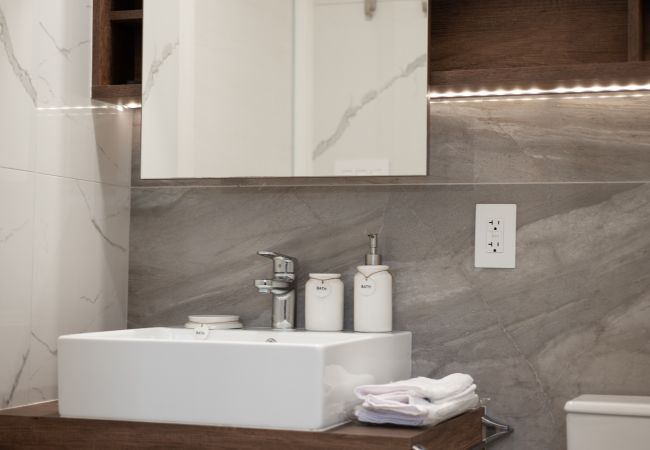 Apartment in Seven Mile Beach - #11 Villa Island Life at The Grove Apartment in Seven Mile Beach - #11 Villa Island Life at The Grove