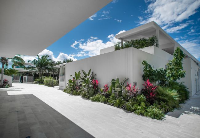 Apartment in Seven Mile Beach - #11 Villa Island Life at The Grove Apartment in Seven Mile Beach - #11 Villa Island Life at The Grove