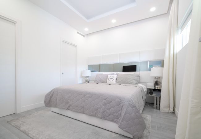 Apartment in Seven Mile Beach - #20 Villa Deluxe at The Grove Apartment in Seven Mile Beach - #20 Villa Deluxe at The Grove