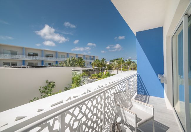 Apartment in Seven Mile Beach - #20 Villa Deluxe at The Grove Apartment in Seven Mile Beach - #20 Villa Deluxe at The Grove