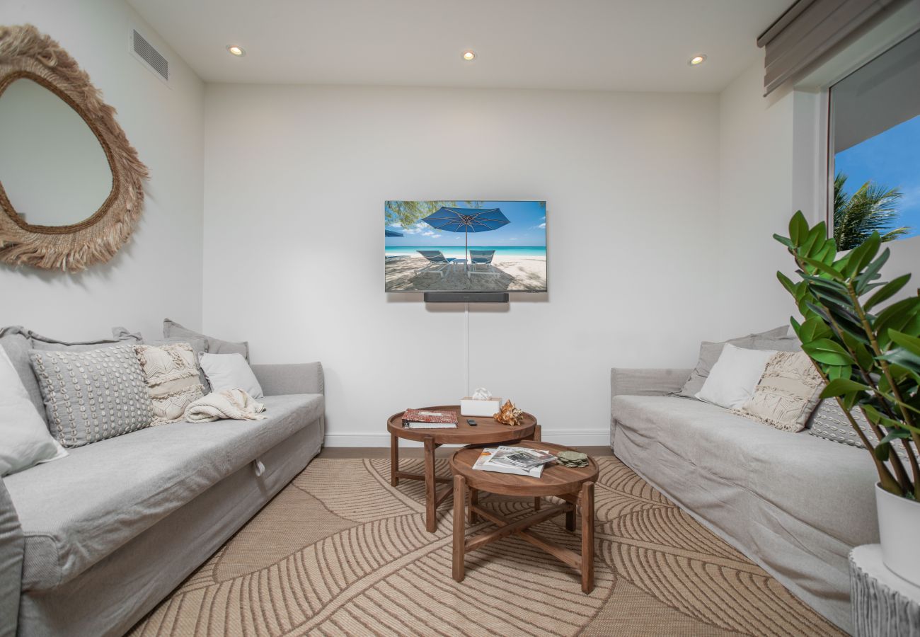 Apartment in Seven Mile Beach - #15 Villa Breeze at The Grove Too