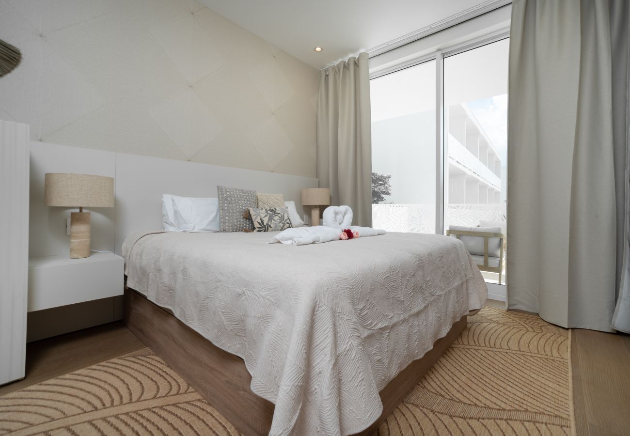 Apartment in Seven Mile Beach - #15 Villa Breeze at The Grove Too