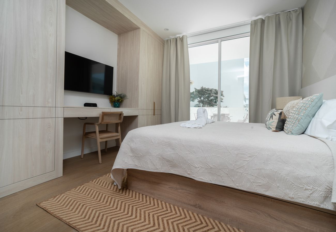 Apartment in Seven Mile Beach - #15 Villa Breeze at The Grove Too