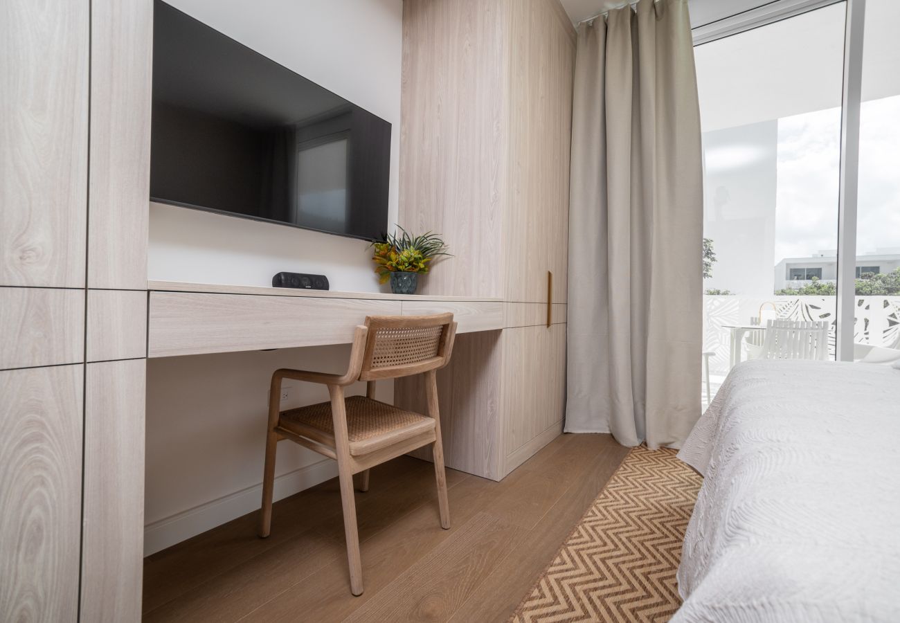 Apartment in Seven Mile Beach - #15 Villa Breeze at The Grove Too