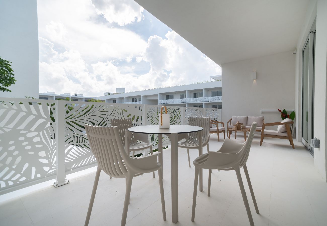 Apartment in Seven Mile Beach - #15 Villa Breeze at The Grove Too