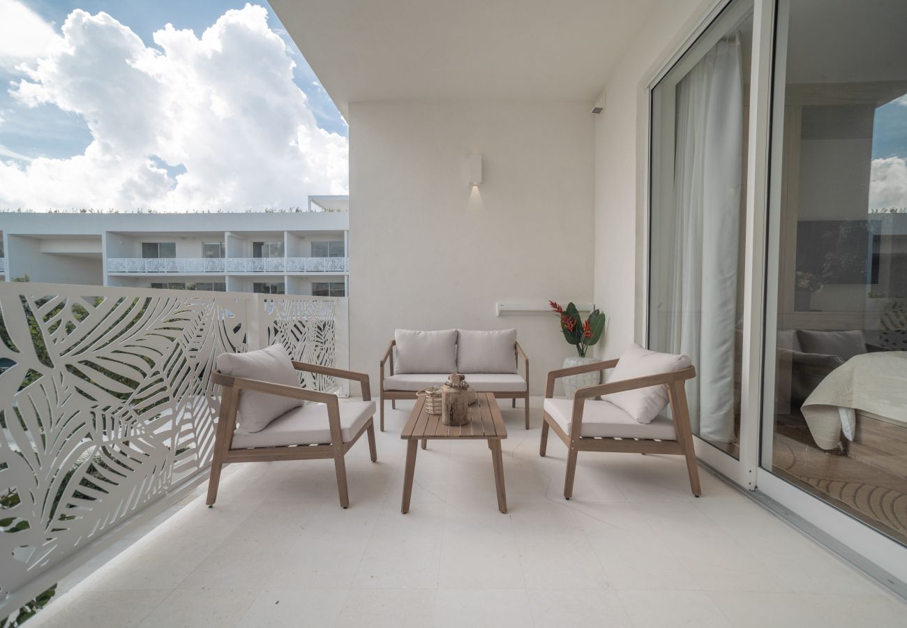 Apartment in Seven Mile Beach - #15 Villa Breeze at The Grove Too