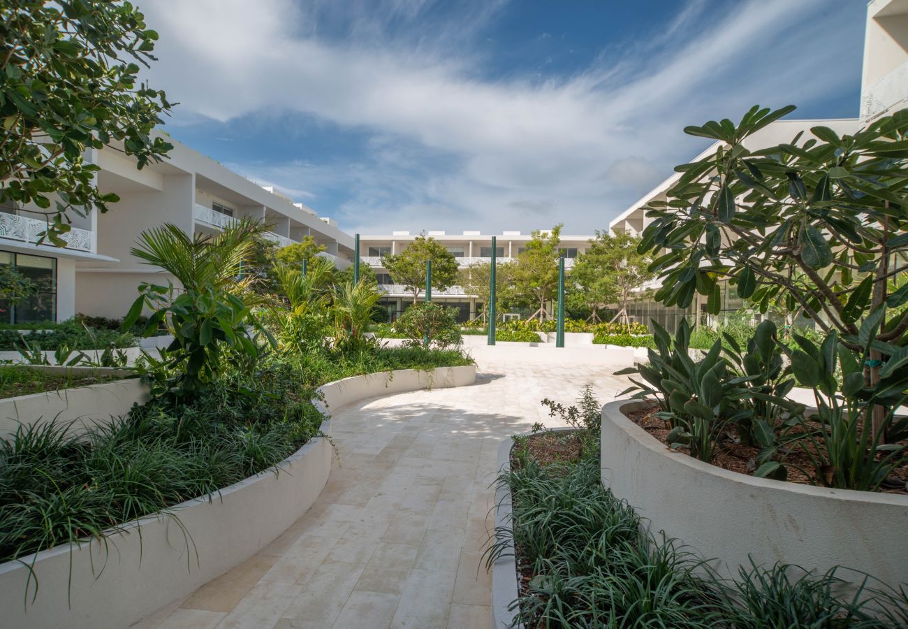 Apartment in Seven Mile Beach - #15 Villa Breeze at The Grove Too