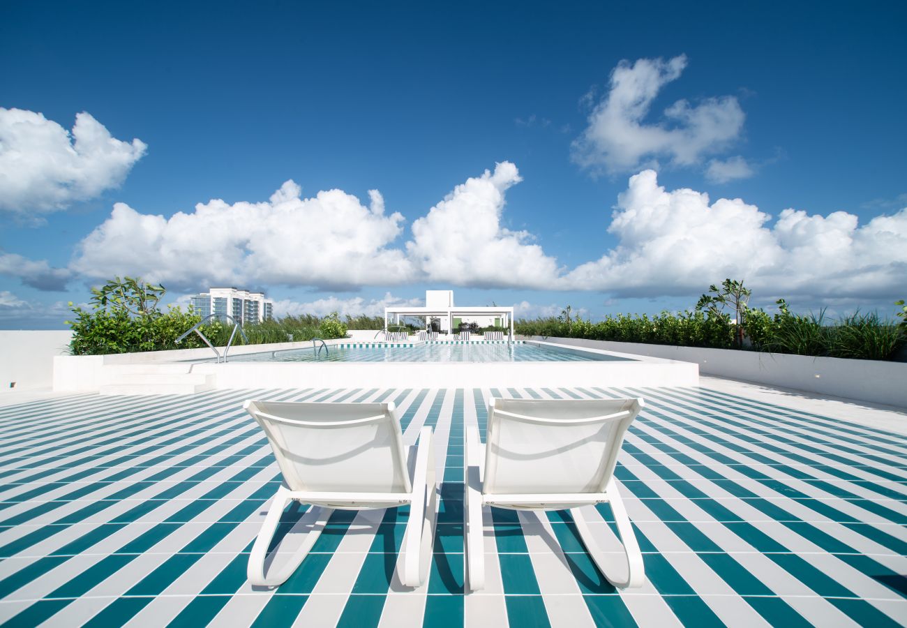 Apartment in Seven Mile Beach - #15 Villa Breeze at The Grove Too