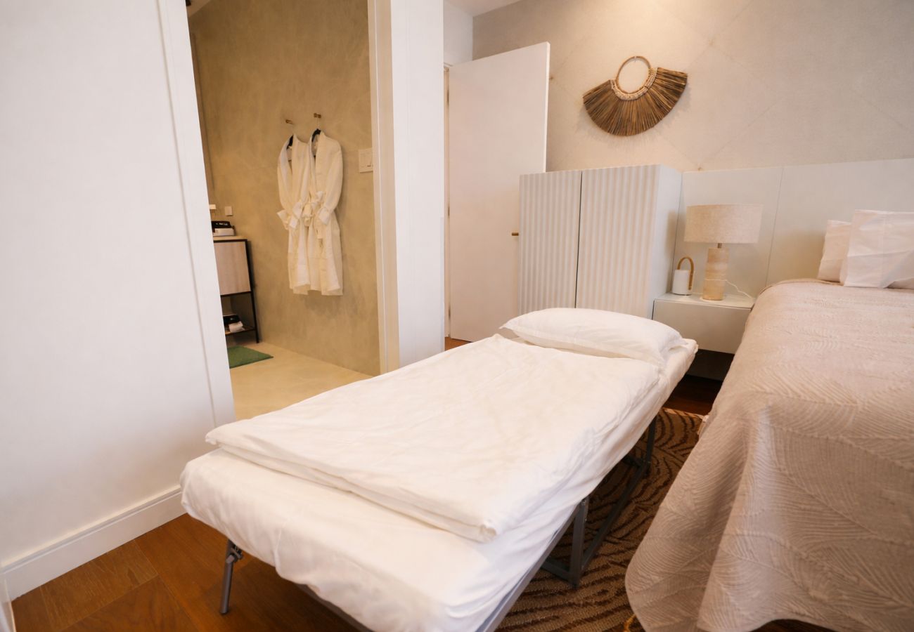 Apartment in Seven Mile Beach - #15 Villa Breeze at The Grove Too