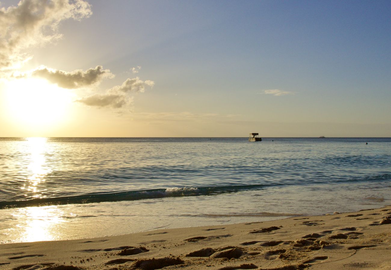 Apartment in Seven Mile Beach - #15 Villa Breeze at The Grove Too